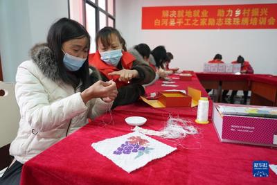 秦巴山區(qū)千家“社區(qū)工廠”助力易地搬遷群眾就業(yè)